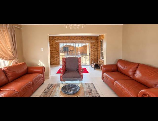 3 BEDROOM HOUSE FOR SALE IN AMBERFIELD